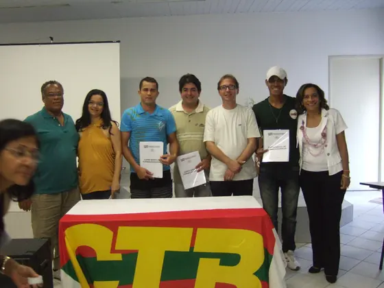 Atividade de formação e entrega de certificados.